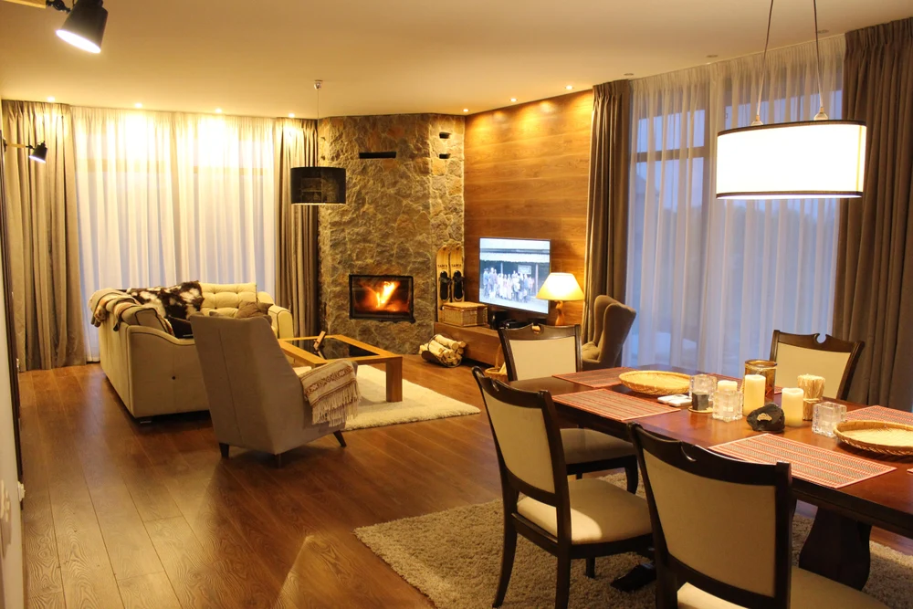 ДОМА ГДЕ МНОГО СВЕТА